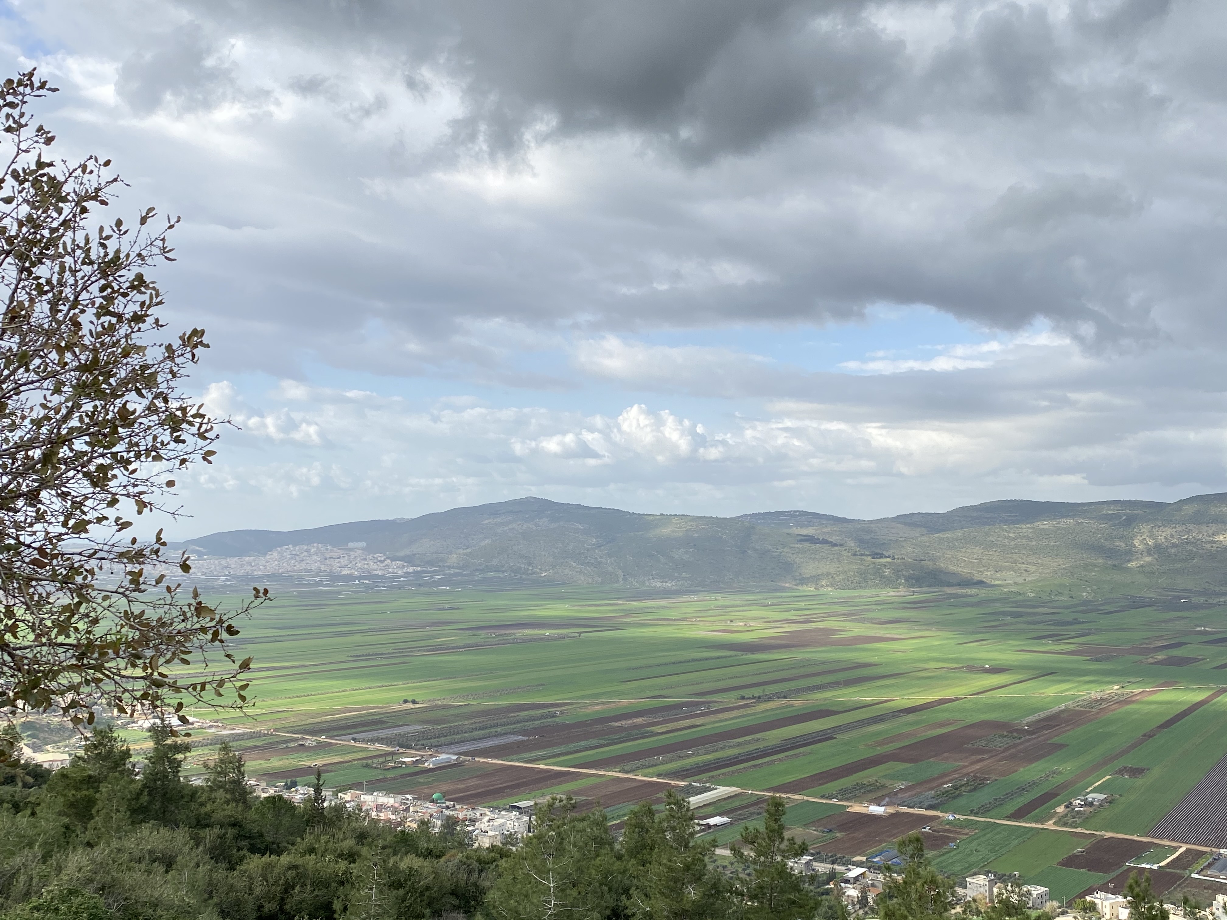 صورة مطل جبل طرعان على سهل البطوف