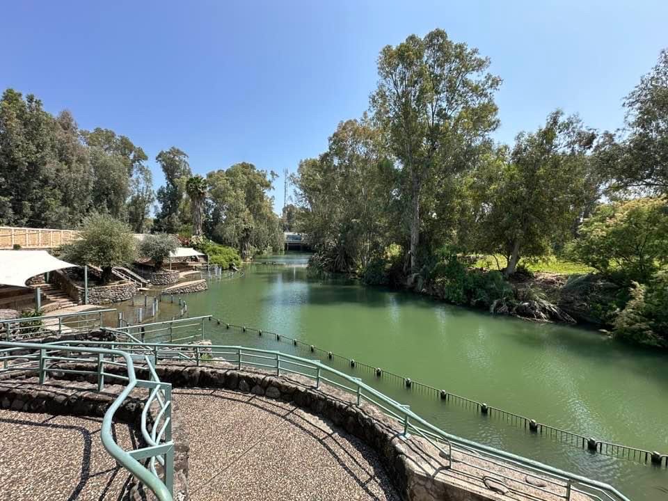 صورة مغطس "يردنيت" في نهر الاردن 2